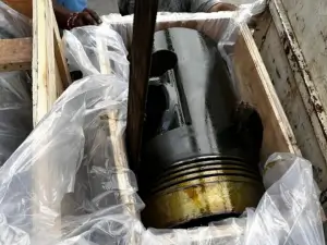 MAN 4860 Piston And Liner.