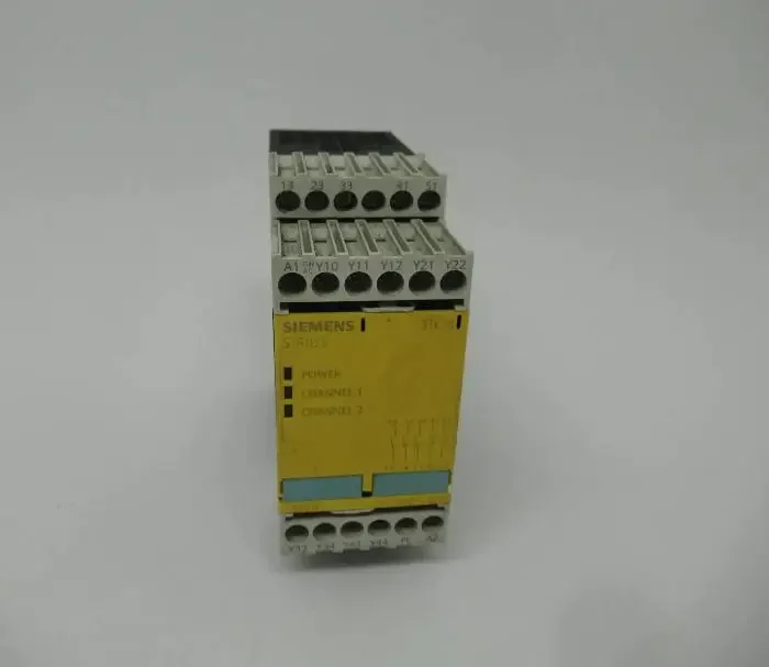 Siemens SIRIUS Safety Relay.