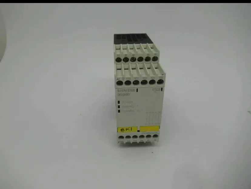 Siemens SIRIUS 3TK2825-1AJ20 Safety Relay